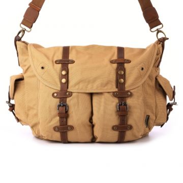 Beartooth熊牙   BT3372K 蔓菲斯 斜背包 卡其色